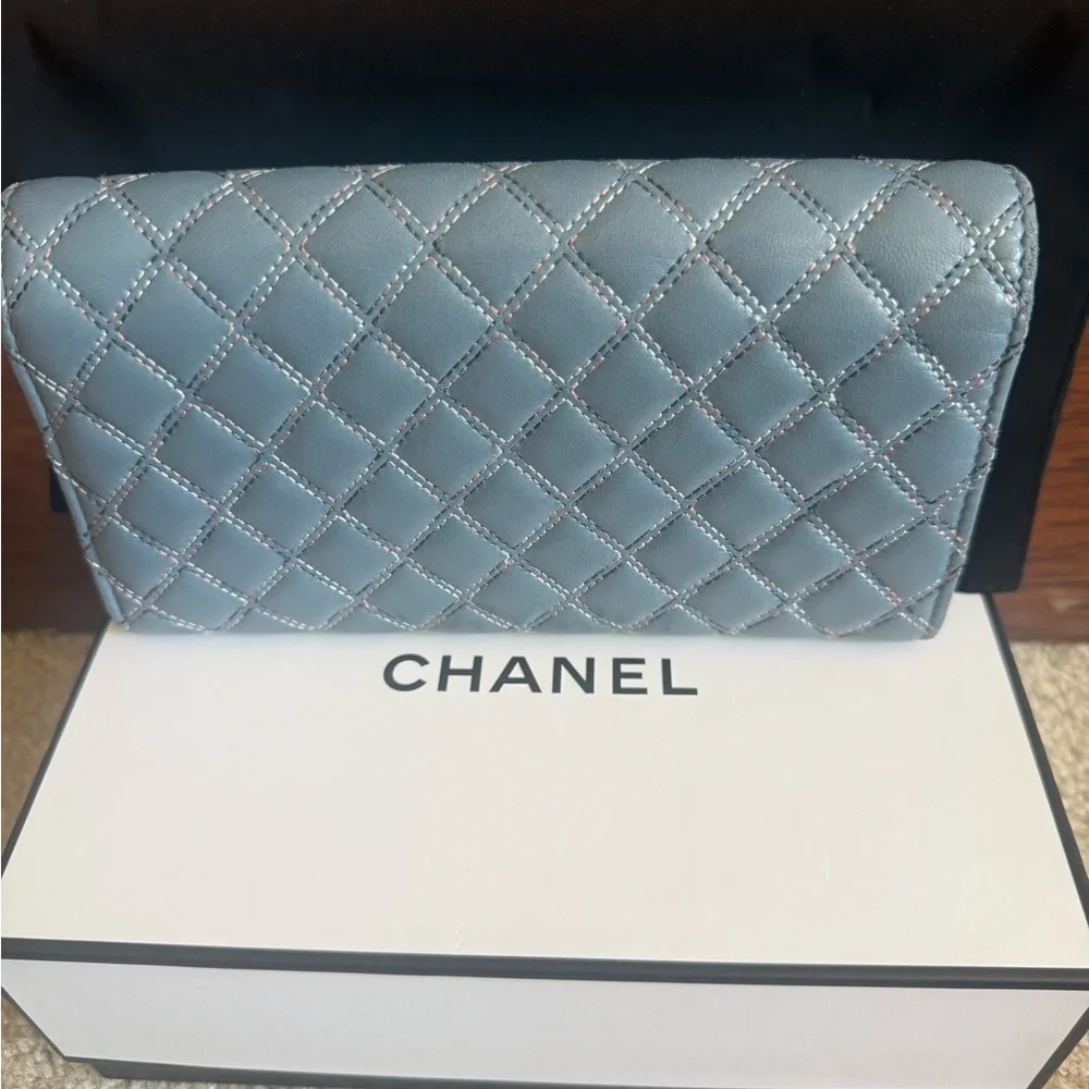 CHANEL quilted long